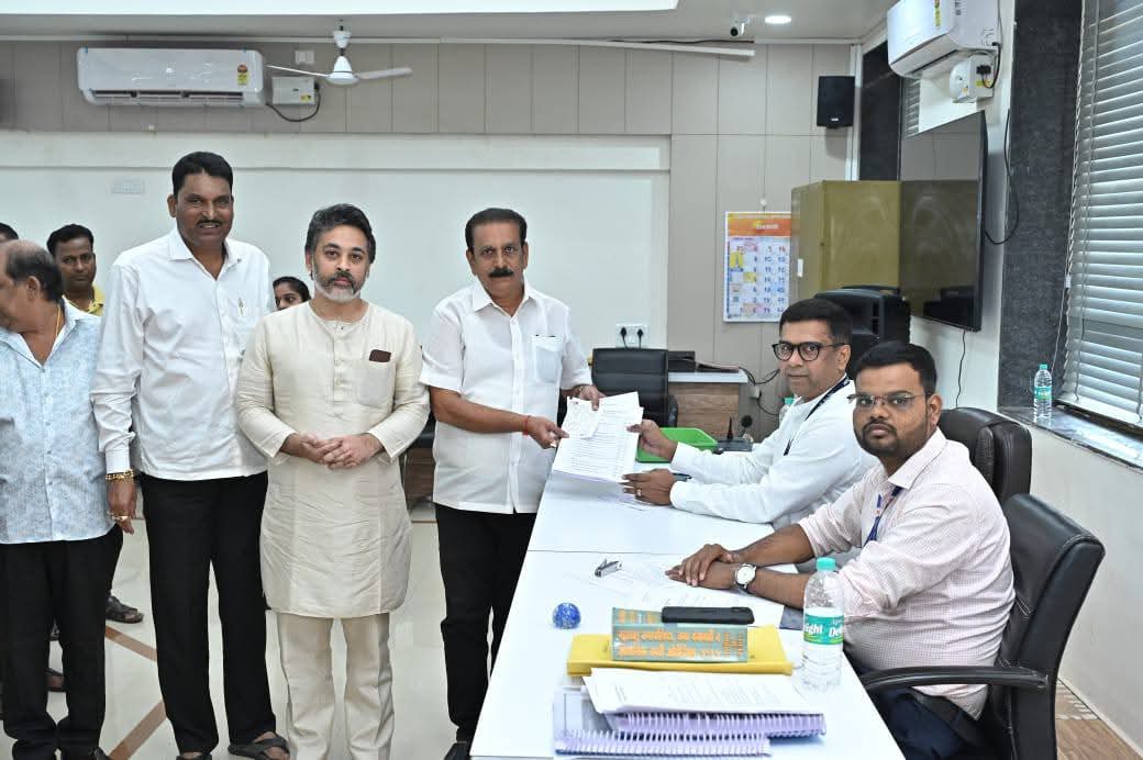 मालवण नगर परिषद निवडणुकीत शिवसेनेचे जोरदार शक्तीप्रदर्शन, आमदार निलेश राणे यांच्या नेतृत्वात शिवसेना उमेदवारांचे निवडणूक अर्ज दाखल