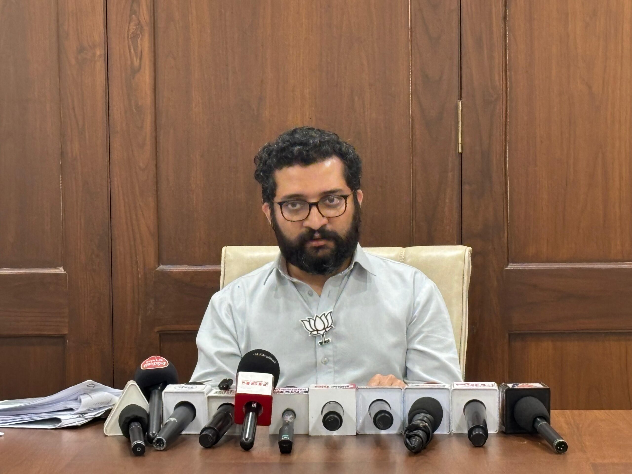 सावंतवाडीच्या विकासासाठी आम्ही नेहमीच जनतेसोबत – लखमराजे भोंसले, पत्रकार परिषदेत शिवसेनेच्या आरोपाचा समाचार