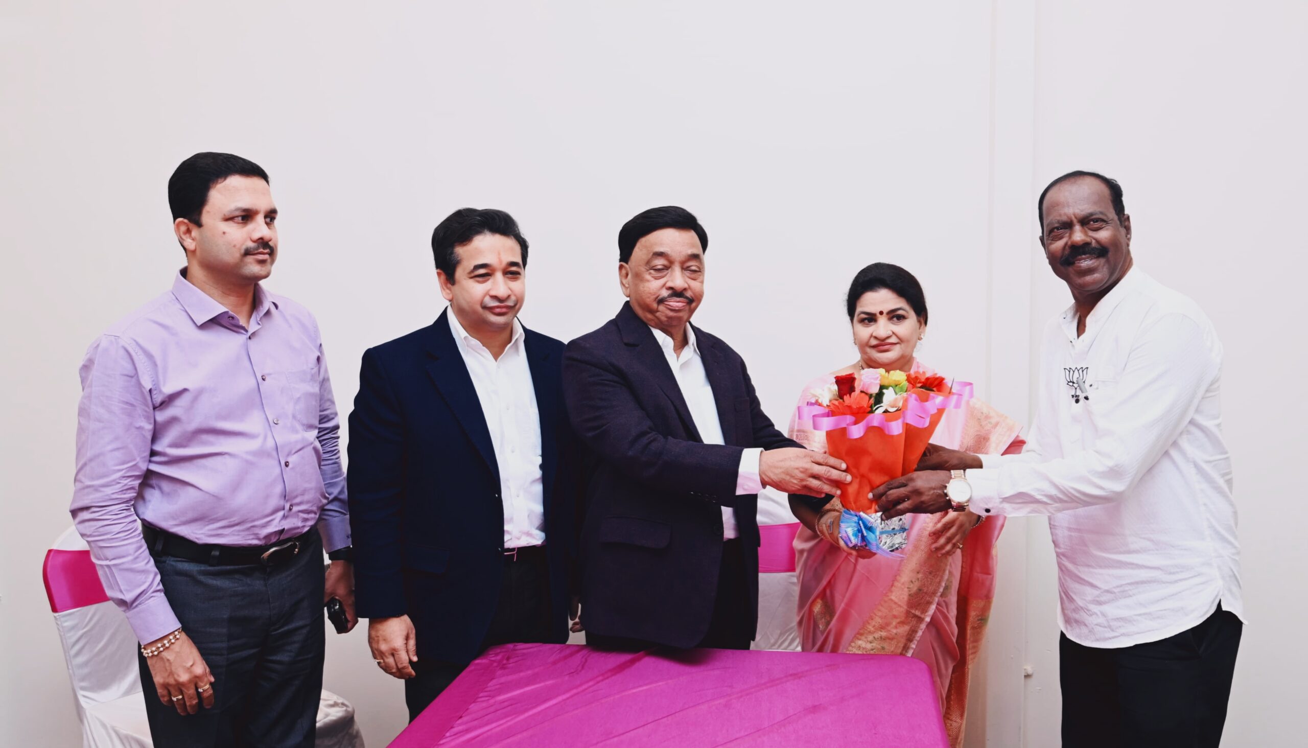 वेंगुर्ला नगरपरिषद निवडणूक: भाजप उमेदवार दिलीप गिरप यांनी घेतला खासदार नारायण राणे यांचा आशीर्वाद