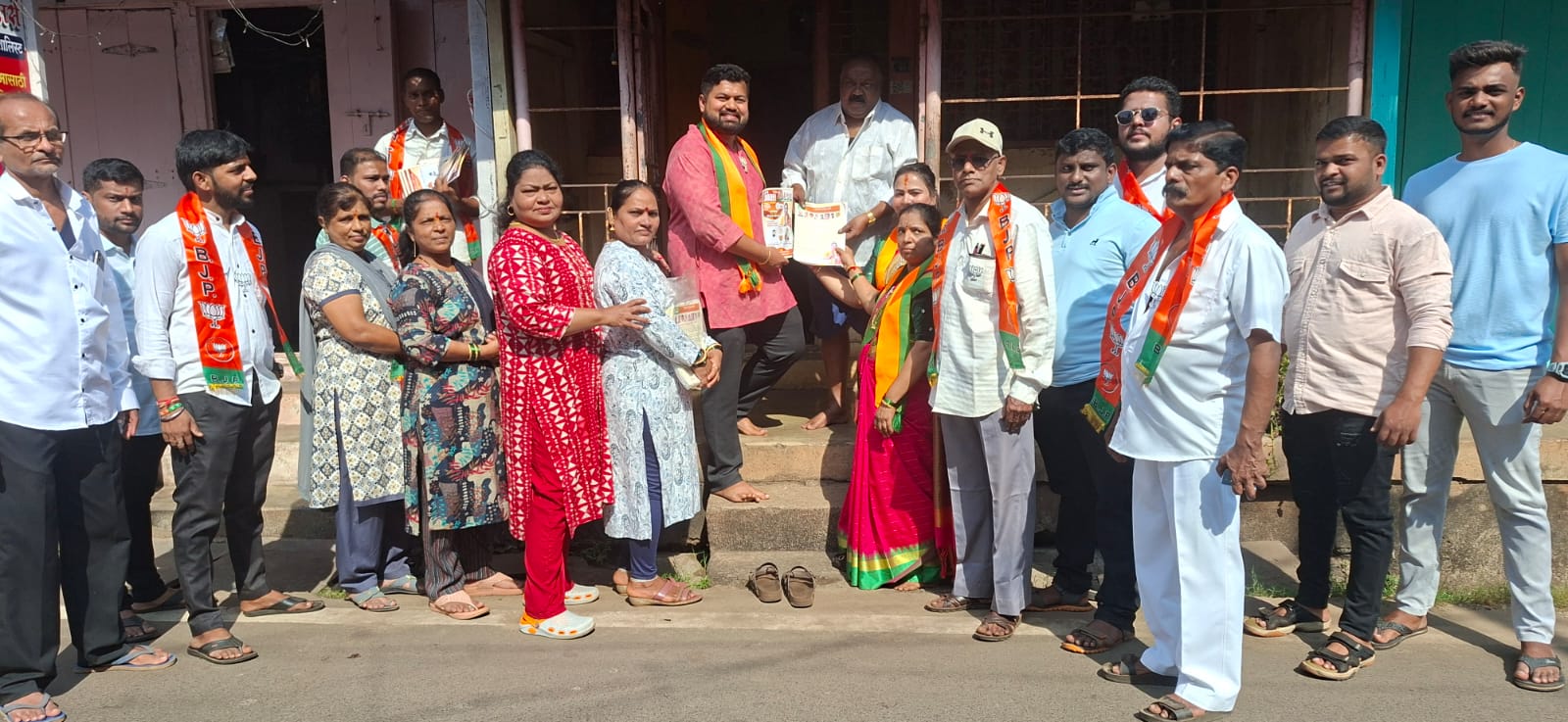 मालवण प्रभाग सात चे उमेदवार सौरभ ताम्हणकर यांना मतदारांचा उत्स्फूर्त पाठिंबा