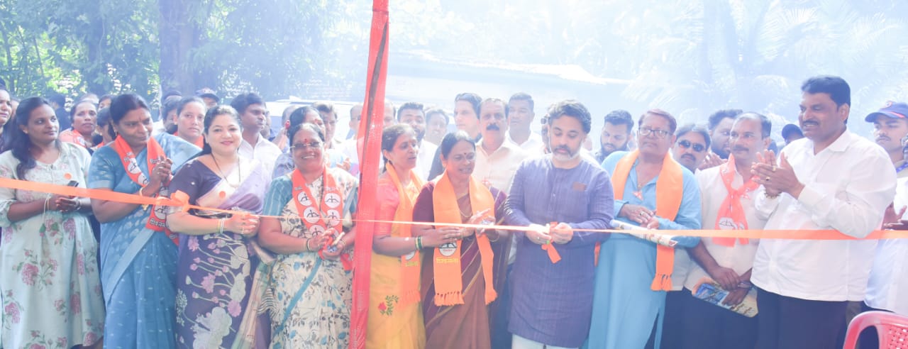 आमदार निलेश राणे यांच्या हस्ते  मालवण नगरपालिका प्रभाग ८ मधील शिवसेनेच्या प्रचार कार्यालयाचे उद्घाटन