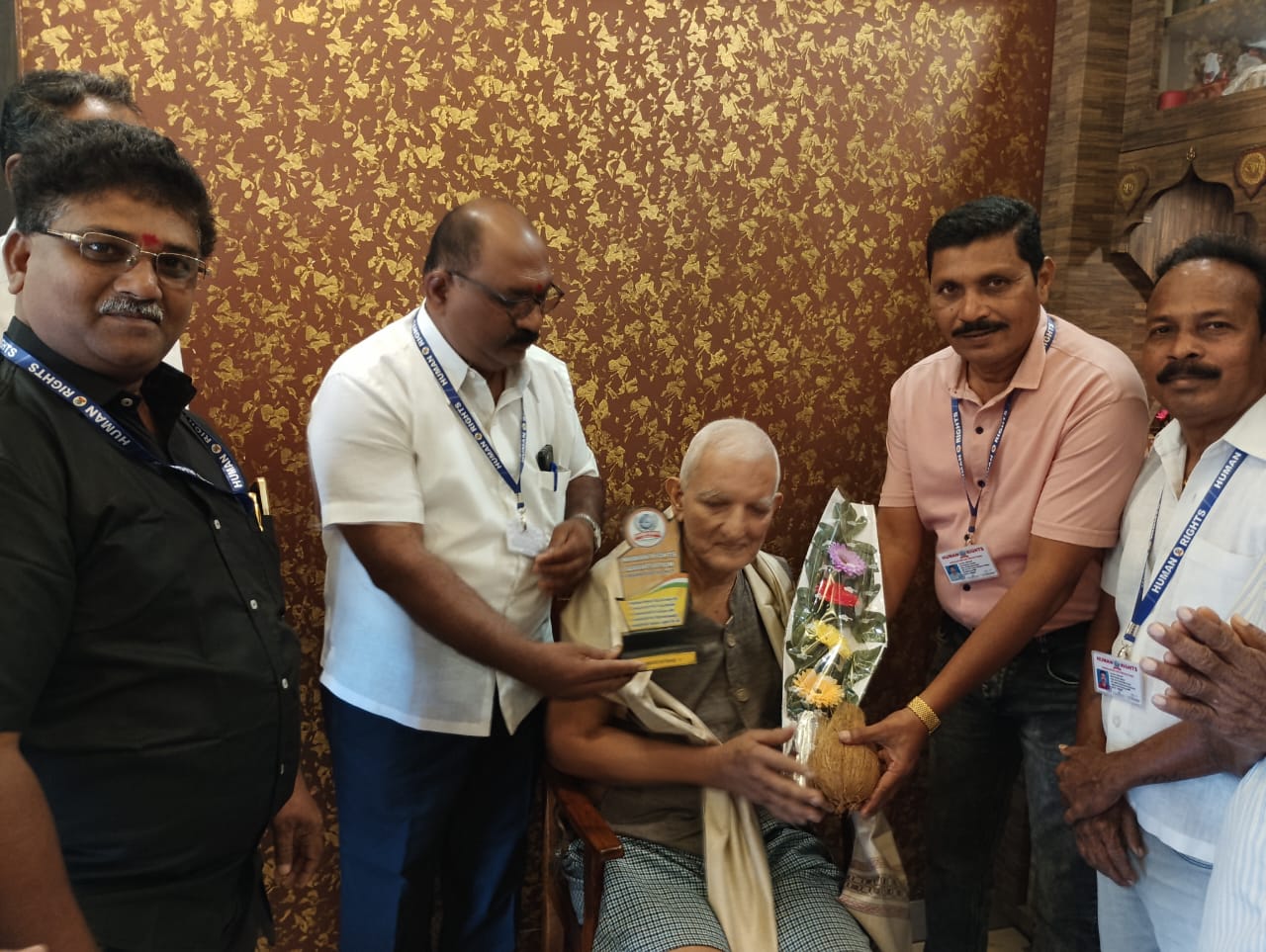 आंतरराष्ट्रीय मानवाधिकार दिनाचे औचित्य साधून मालवण शहरातील जेष्ठ डाॅ.सुभाष मधुकर दिघे यांचा गौरव