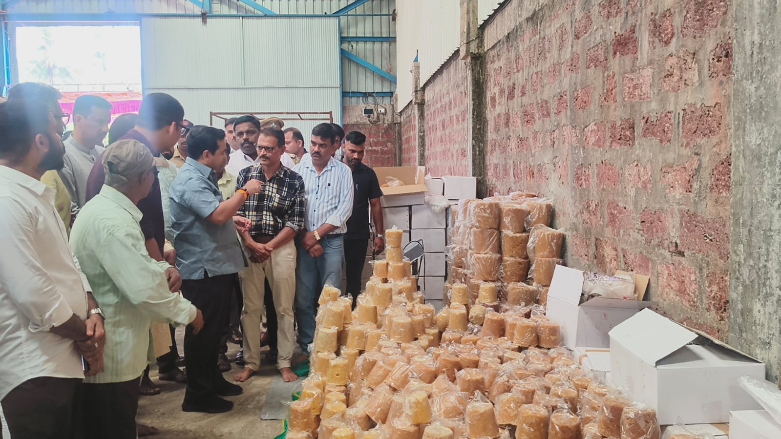 गुळनिर्मिती उद्योगामुळे अर्थकारणाला चालना - पालकमंत्री नितेश राणे