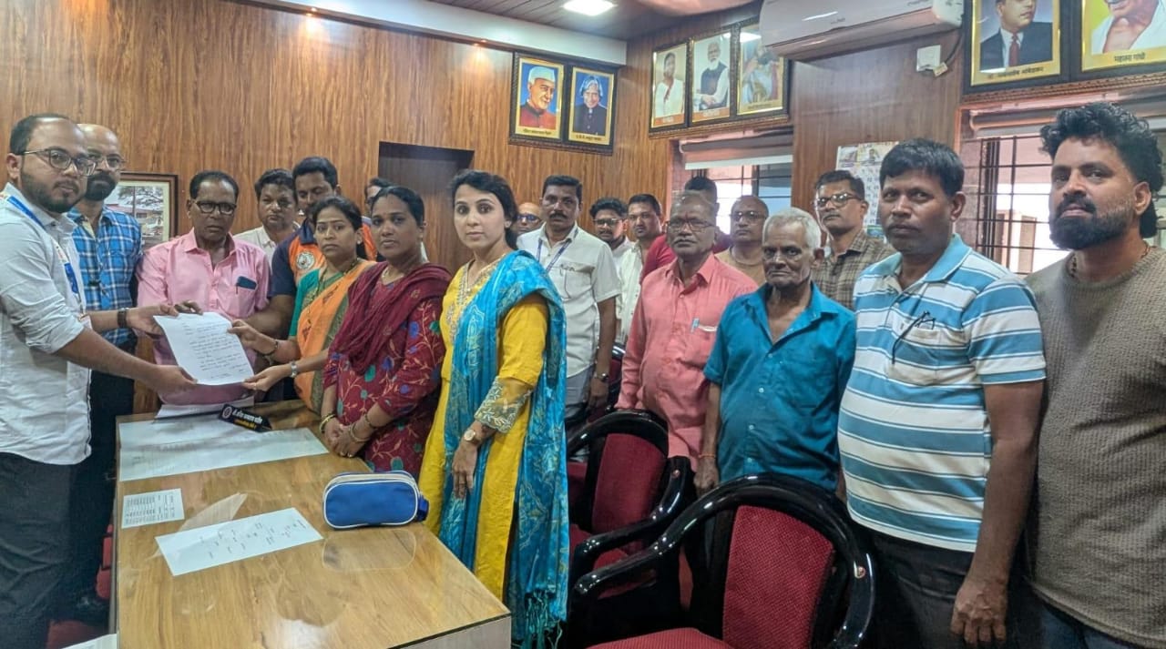 कोळंब रस्त्याची खड्ड्यांमुळे चाळण; ग्रामस्थ आक्रमकखड्डे बुजविले न गेल्यास रास्ता रोकोचा इशारा