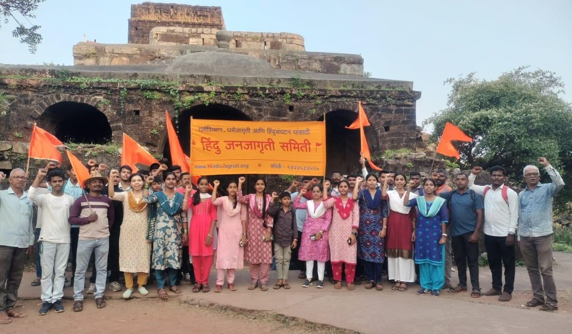 किल्ले सिंधुदुर्ग येथे  'एक दिवस छत्रपती शिवाजी महाराजांच्या सानिध्यात' गड मोहीम संपन्न