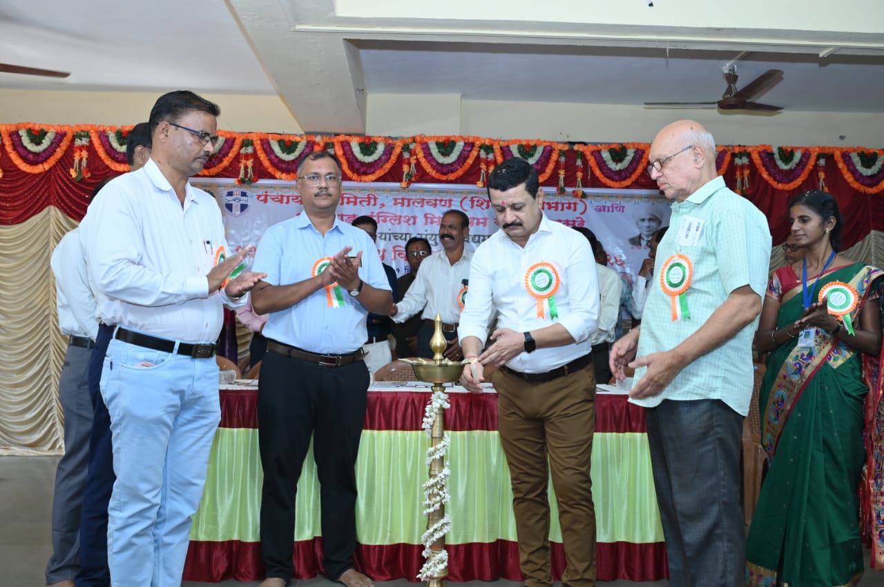 आधुनिक विज्ञान व तंत्रज्ञानाचा उपयोग कृषी आणि औद्योगिक क्षेत्राच्या विकासासाठी व्हावा - तालुकास्तरीय विज्ञान प्रदर्शनाच्या उदघाटनावेळी संग्राम प्रभूगावकर यांचे विद्यार्थ्यांना मार्गदर्शन