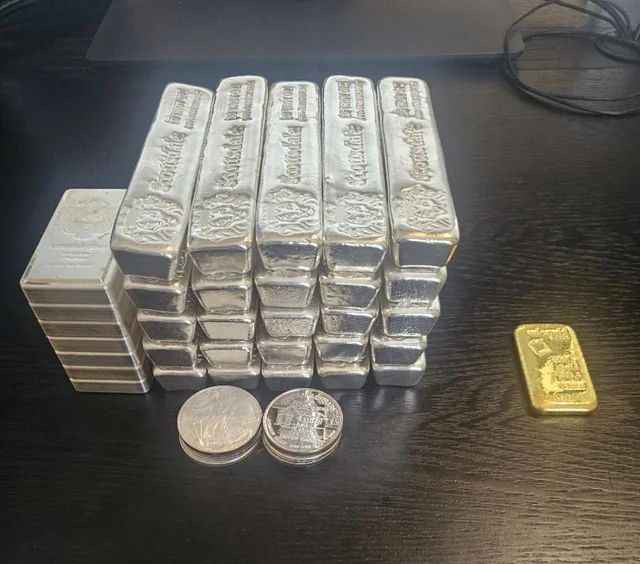 चांदीचा रेट समजला का ? तीन लाख पार.. अजून वाढणार !!