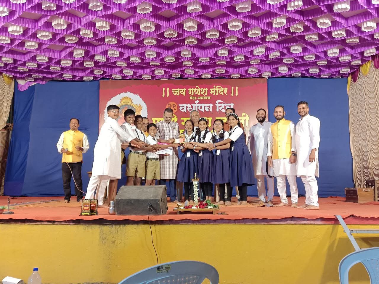 तालुकास्तरीय आरती स्पर्धेत टोपीवाला हायस्कूल अव्वल