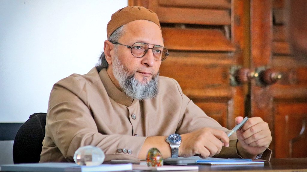 होशियार... हिंदुत्ववादी राजकारणाच्या परिघात एमआयएम वाढतंय तरी कसे ? महापालिका निवडणूकीत एमआयएमचे ९५ नगरसेवक विजयी