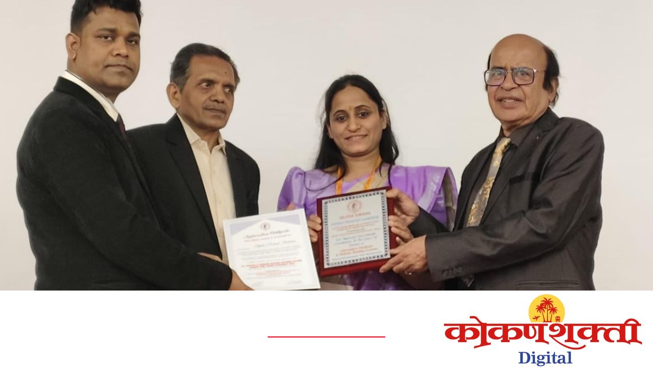 योग प्रशिक्षिका दीपिका आंबेरकर यांना 'सिल्वर' पुरस्कार प्रदान