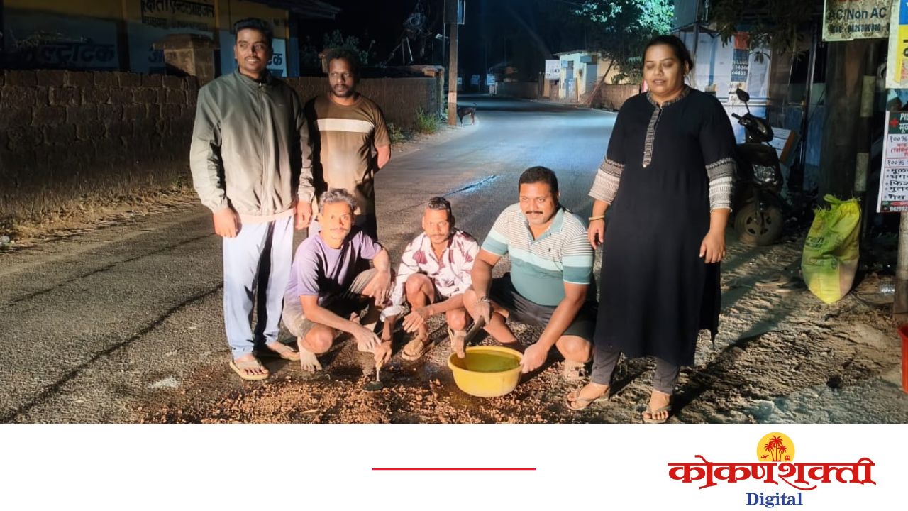 अपघाताला आमंत्रण देणारा खड्डा बुजवला; नगरसेविका पूनम चव्हाण यांचा पुढाकार, नागरिकांचे श्रमदान