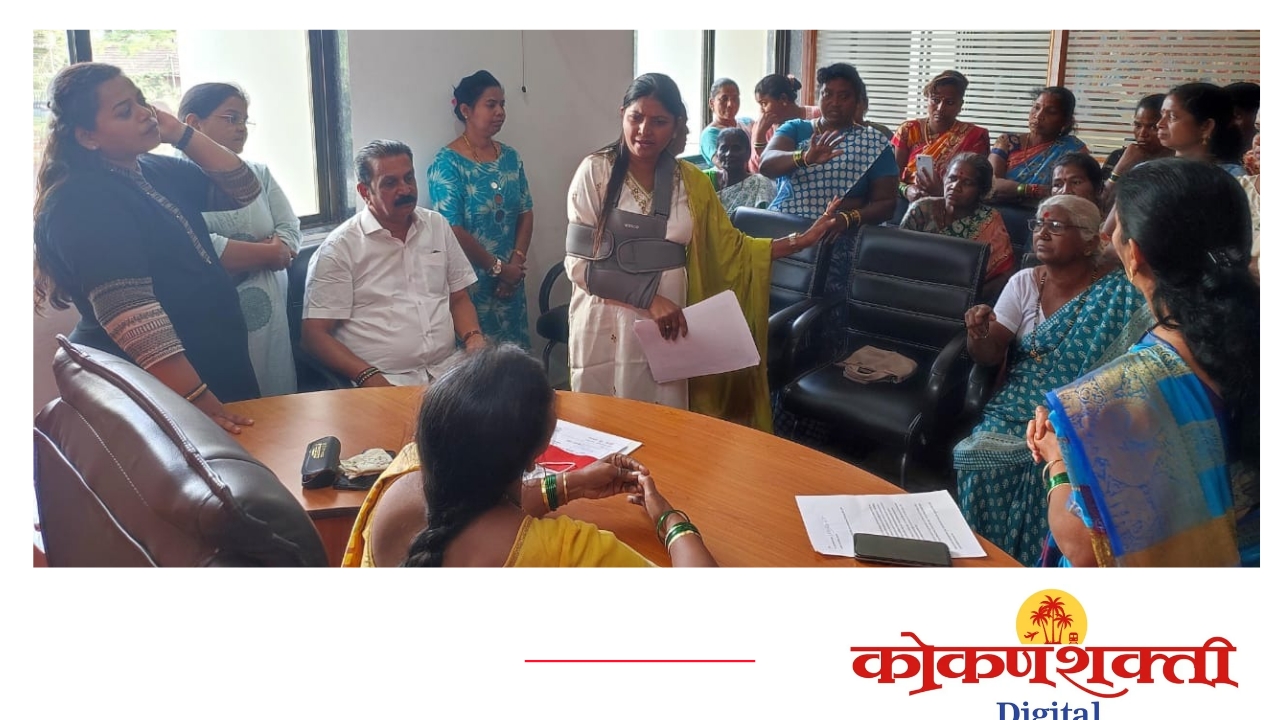 मत्स्य विक्रेत्या महिलांची नगरपालिकेत  भाजप नगरसेविका सौ. अन्वेषा आचरेकर यांच्या नेतृत्वात धडक ; कारवाई न करण्याची नगराध्यक्ष सौ. ममता वराडकर यांची ग्वाही