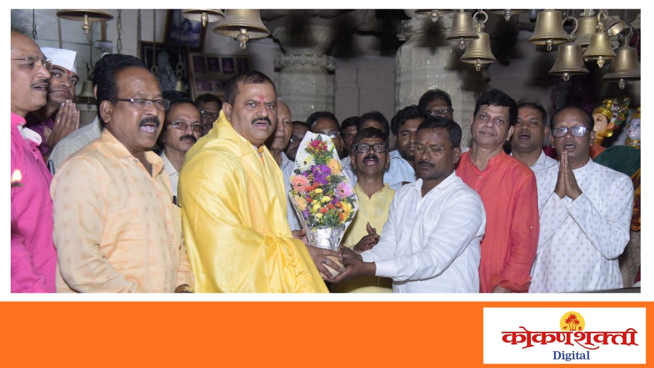 अक्कलकोट वटवृक्ष देवस्थानचे अध्यक्ष महेश इंगळे यांची आचरा रामेश्वर मंदिराला सदिच्छा भेट