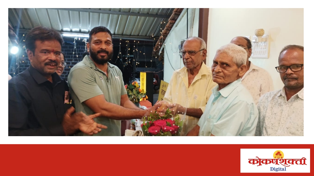 ज्येष्ठ रंगकर्मी सगुण (मोहन) पोयेकर यांचा मातृत्व आधार परिवाराकडून सन्मान