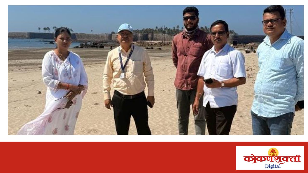 धोकादायक विजवाहिनीची नगरसेविका अन्वेषा आचरेकर यांच्याकडून पाहणी