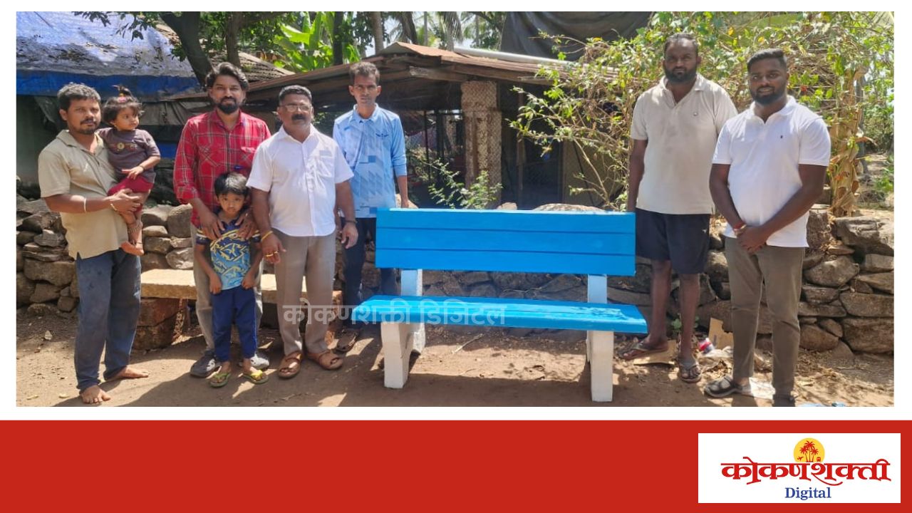 मालवणचे बांधकाम सभापती सहदेव बापर्डेकर यांच्यावतीने खासदार राणे यांच्या वाढदिवसा निमित्त नागरिकांना बसण्यासाठी बेंचेसचे वितरण