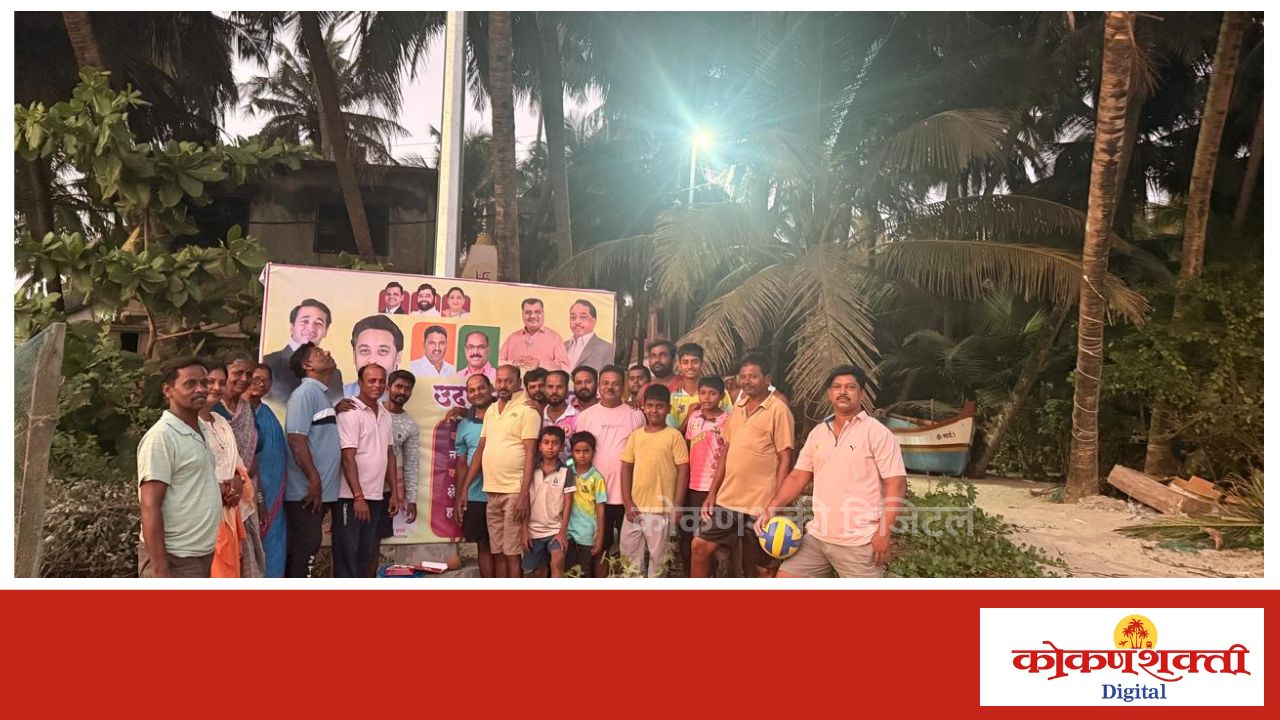 दांडी धुरीवाडा येथील श्रीकृष्ण मंदिराचा परिसर  सोलर हायमास्ट दिव्यानी उजळला