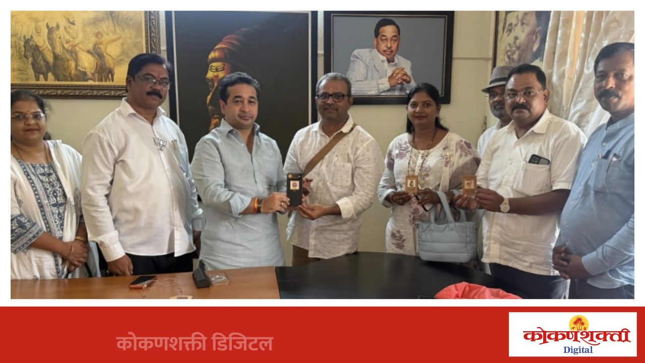 गोमयधारित अँटी रेडिशन चीपचे पालकमंत्री नितेश राणे यांच्या हस्ते अनावरण