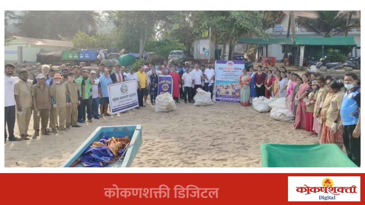 मालवण नगरपरिषदेच्या वतीने चिवला बीच येथे विशेष स्वच्छता मोहिमेचे आयोजन