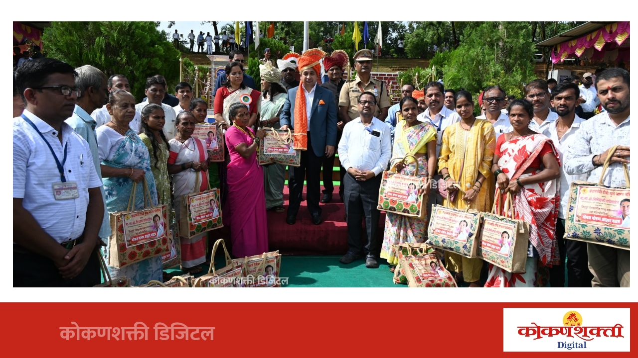 स्वातंत्र्यदिनाच्या समारंभात विविध क्षेत्रातील मान्यवरांचा गौरव