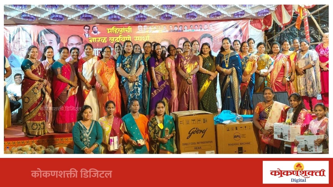 नारळ लढविण्याच्या स्पर्धेत मधुरा मयेकर विजेत्या